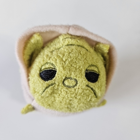 Disney Store Tsum Tsum Yoda Jedi Master Star Wars 3.5" Stackable Mini Plush - Picture 1 of 6